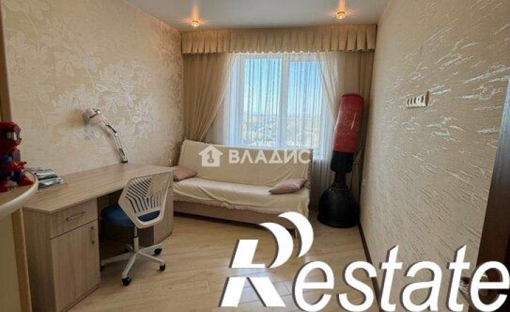 4-комн квартира улица Агеева, 52,  д. 52